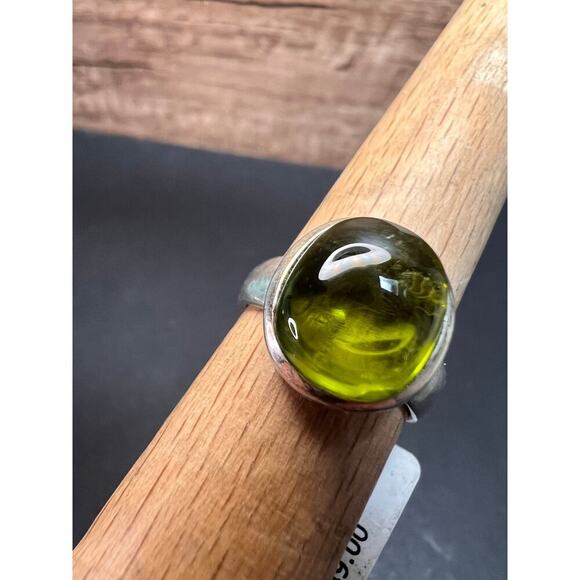 SOLD 

NEW size 7 oval peridot sterling silver ring 6.20 grams - Picture 4 of 15